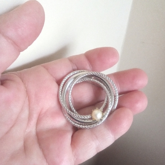 Vintage BROOCH Faux Pearl Interocking Circles Silver Tone 1980's Wreath Design - Picture 5 of 6